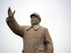 02 Kashgar Mao Statue Close Up